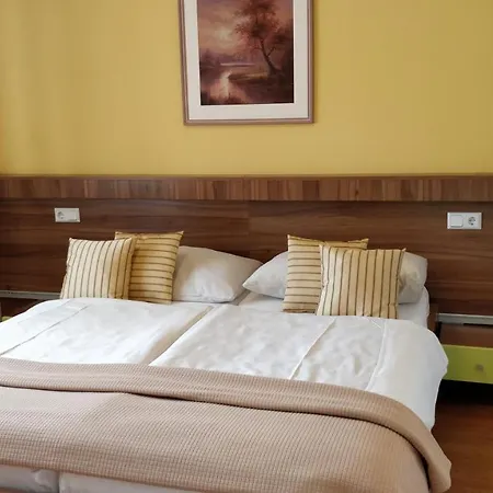 Apartmenthausmannstaetten