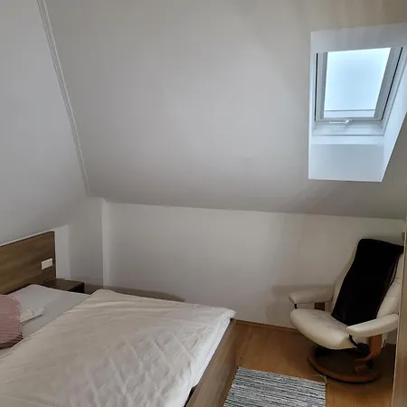 Apartmenthausmannstaetten شقة *