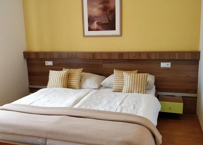 Apartmenthausmannstaetten